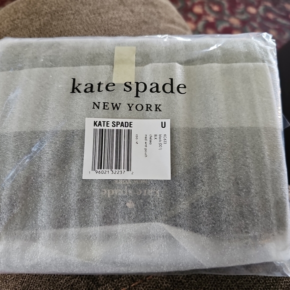 NWT Kate Spade Chelsea Medium Wristlet - Picture 4 of 9